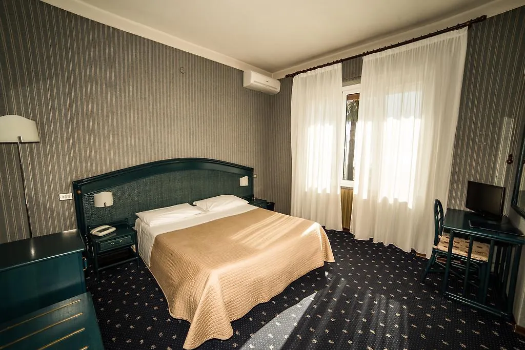 Hotel Kristina Imperia 3*,  Italië