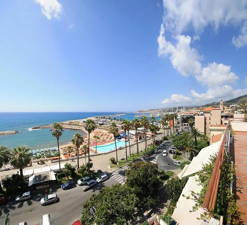 Hotel Kristina Imperia 3*,