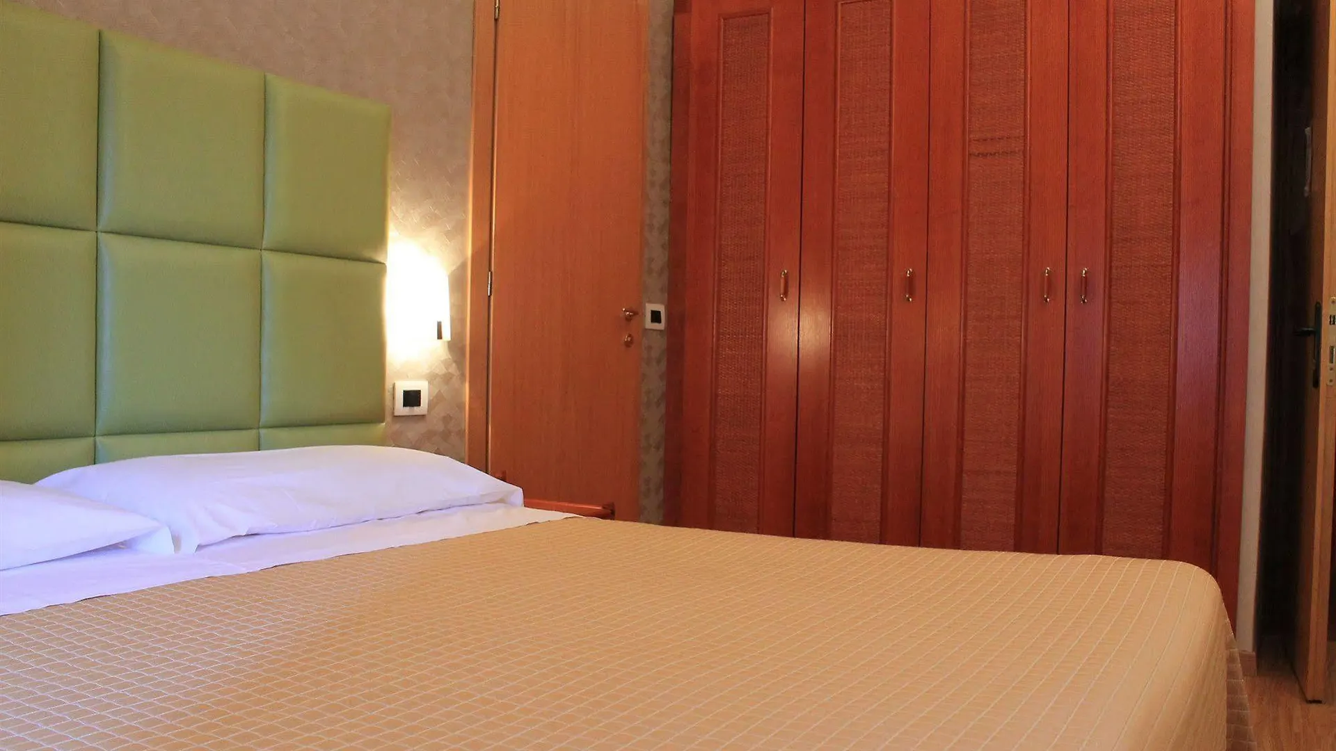 Hotel Kristina Imperia 3*,